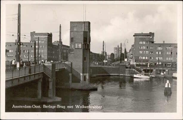 Amsterdam-Oost . Berlage-brug met Wolkenkrabber