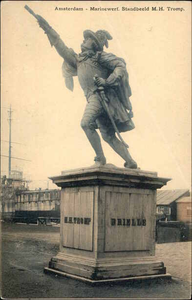 Amsterdam - Marinewerf. Standbeeld M.H. Tromp