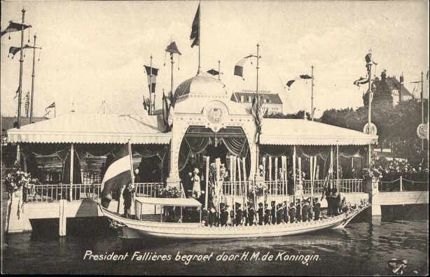 president Falli�res begroet door H.M. de Koningin